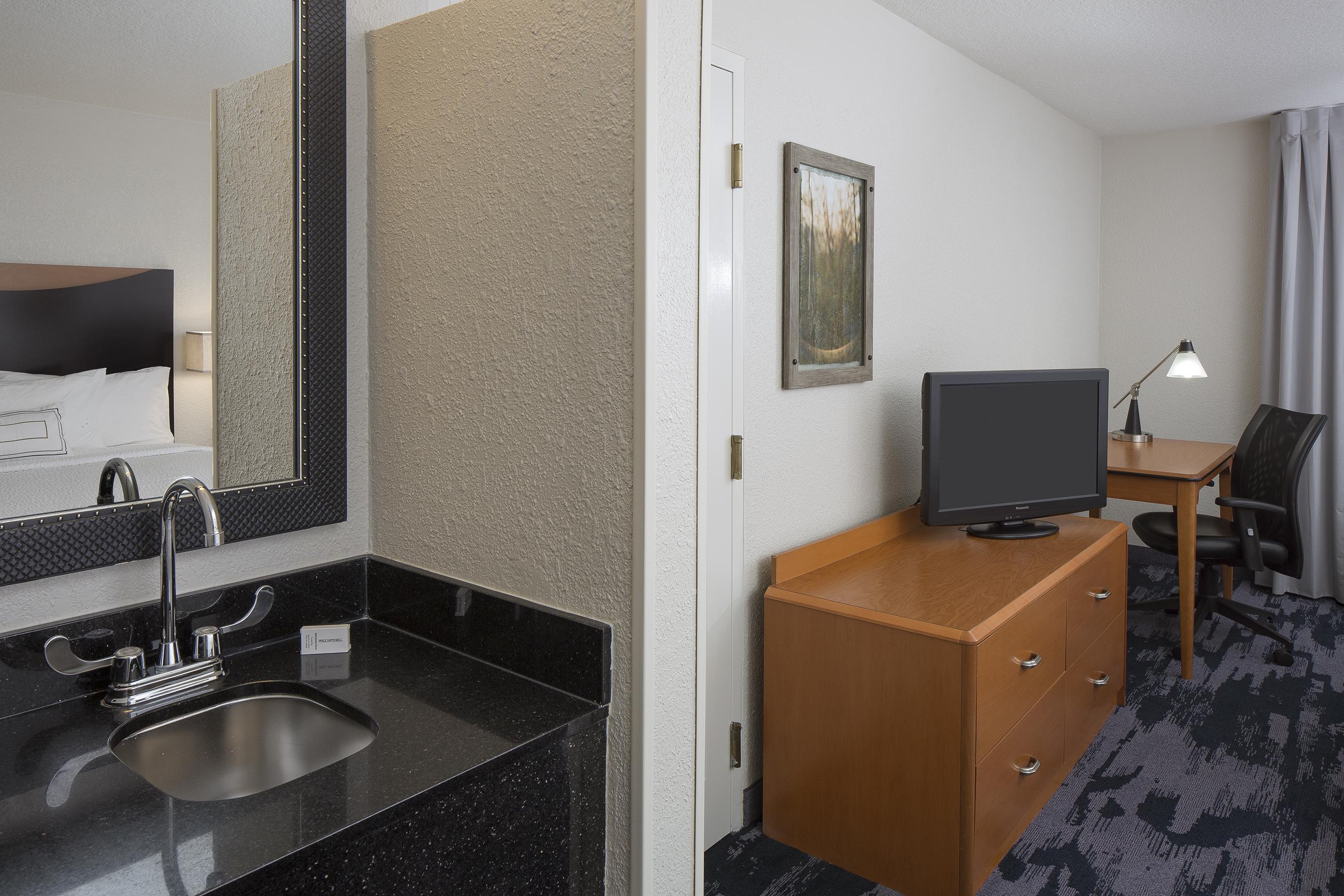 Fairfield Inn & Suites By Marriott Orlando Lake Buena Vista Exterior photo