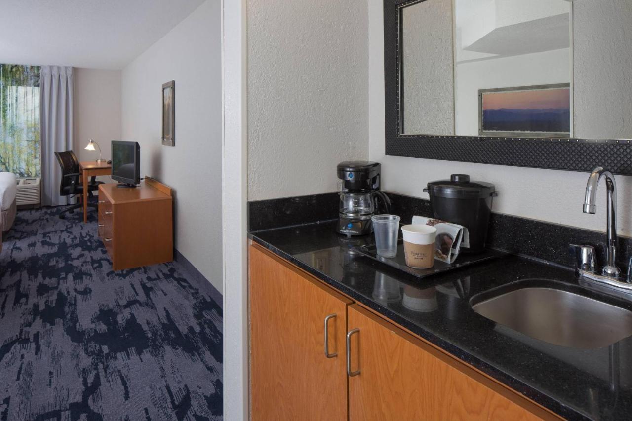 Fairfield Inn & Suites By Marriott Orlando Lake Buena Vista Exterior photo