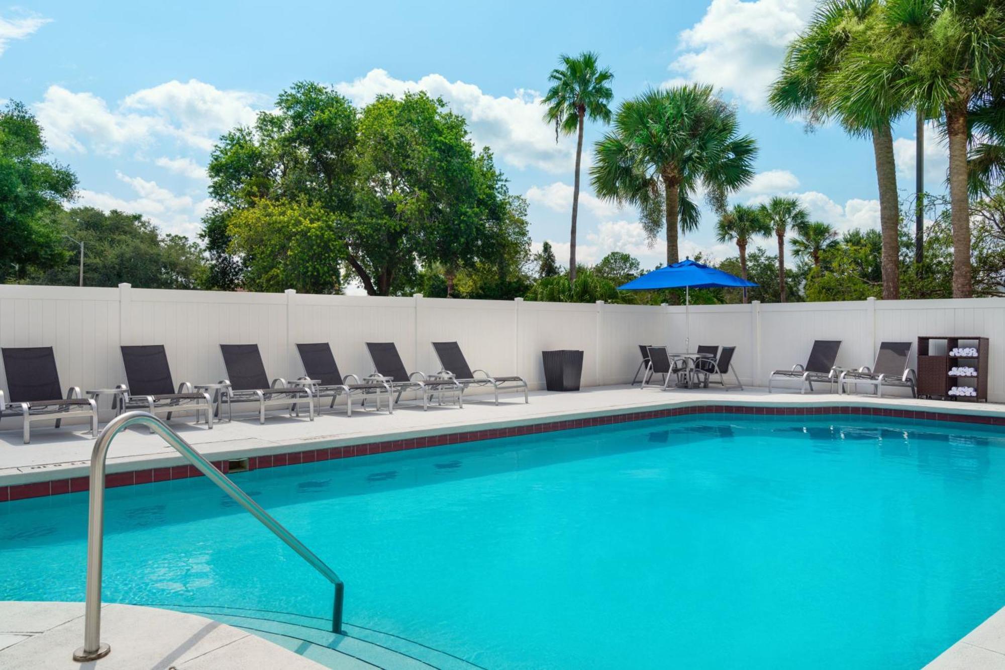 Fairfield Inn & Suites By Marriott Orlando Lake Buena Vista Exterior photo