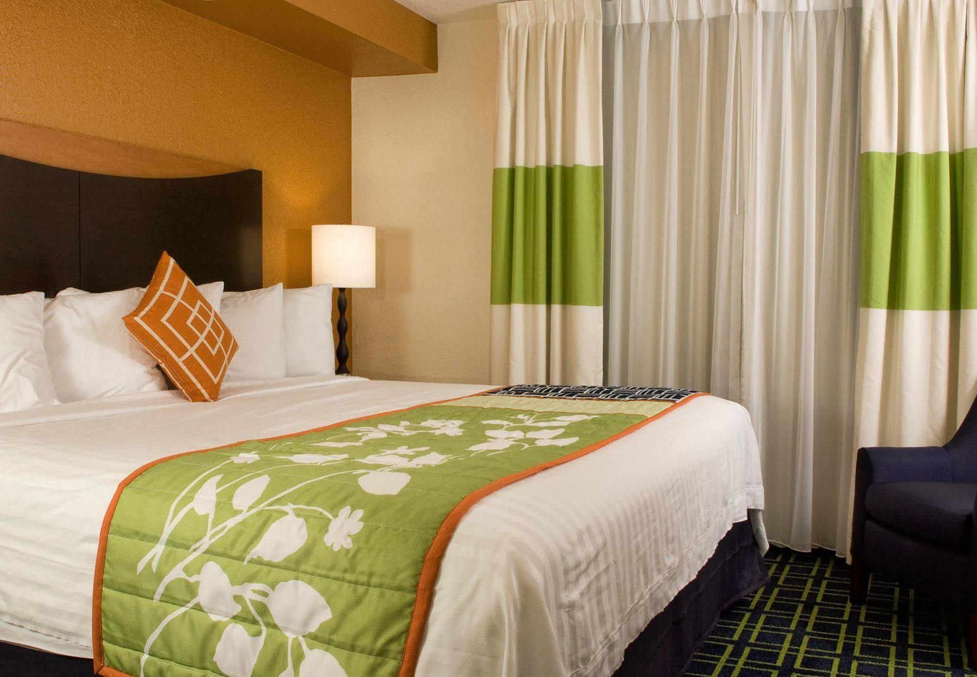 Fairfield Inn & Suites By Marriott Orlando Lake Buena Vista Exterior photo