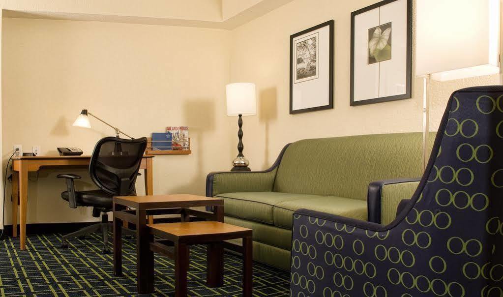 Fairfield Inn & Suites By Marriott Orlando Lake Buena Vista Exterior photo