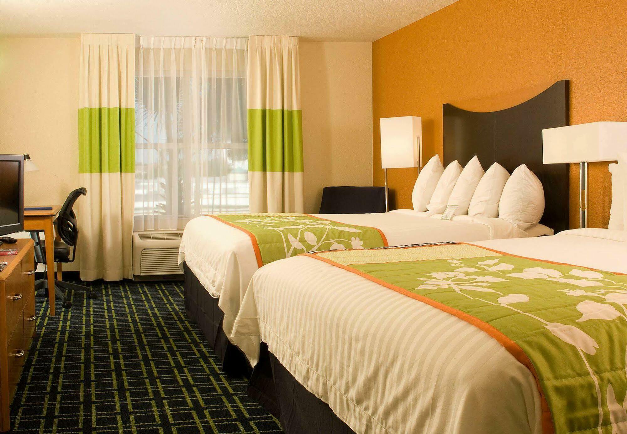 Fairfield Inn & Suites By Marriott Orlando Lake Buena Vista Exterior photo