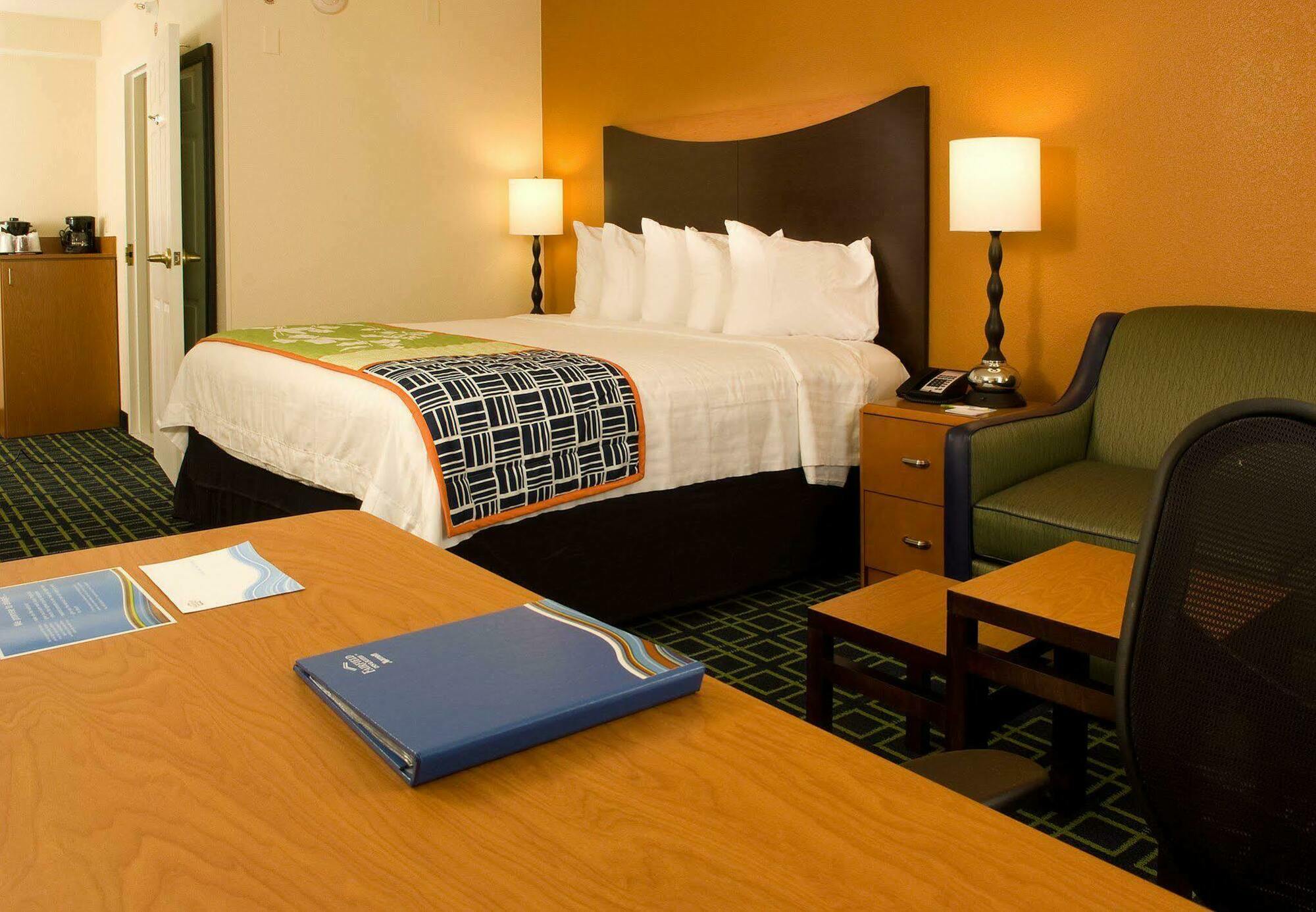 Fairfield Inn & Suites By Marriott Orlando Lake Buena Vista Exterior photo